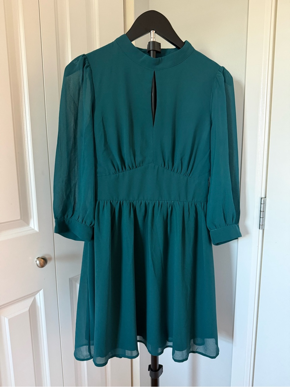 Forever 21 Teal Keyhole Puff-Sleeve Mini Dress